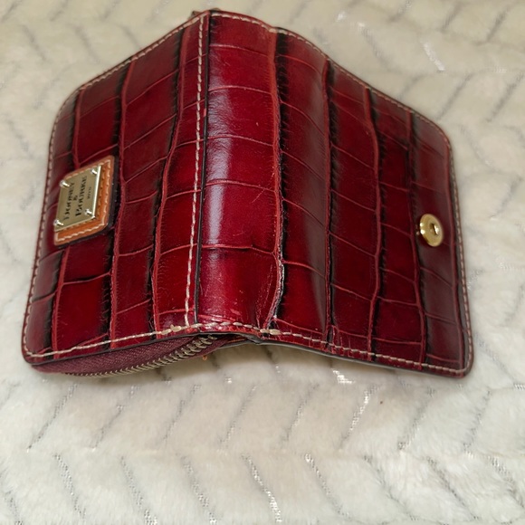 Dooney and Bourke Mini zip around croc print wallet - Picture 3 of 10